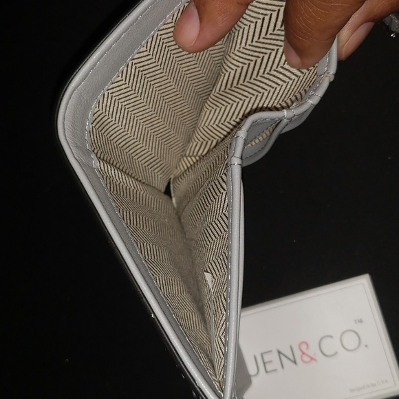 NWT- Jen & Co Folding Wallet. Grey & White Chevron. Model WL2066 - Picture 5 of 7